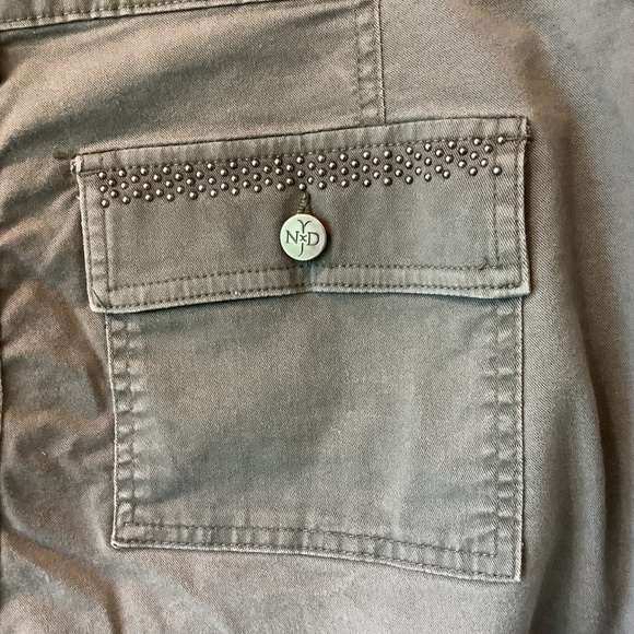 NYDJ Gray Chino Capris Women’s Size 18W Lift Tuck Embellished Back Pockets - Picture 4 of 7